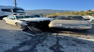 Hatay’da 3 aracın karıştığı zincirleme trafik kazasında 3 kişi yaralandı