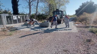 Kemer’de yol ve kaldırım çalışmaları devam ediyor