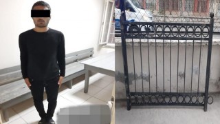 Çaldığı demir korkuluğu sırtında taşırken, polise yakalandı
