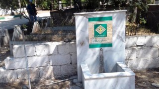 Aynalı çeşmenin musluğu yok!