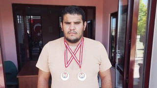Görme engelli sporcu, iki altın madalya getirdi