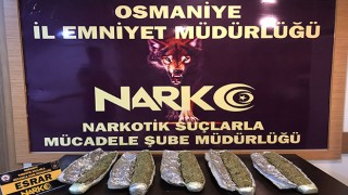 Şüphe üzerine durdurulan araçta 4 kilo esrar çıktı