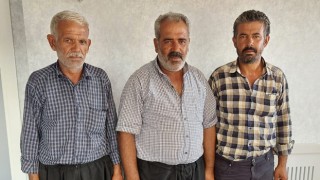Tüccar kılığında gelip üç kardeşi dolandırdılar