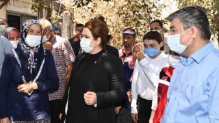 Bakan Derya Yanık yangından zarar gören köylülerle buluştu