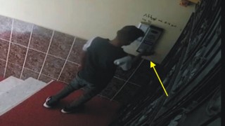 Kapı ziline bastı, kapı açılıncada bisikleti çaldı