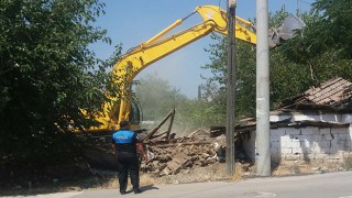 Osmaniye’de Metruk Binalar Yıkılıyor