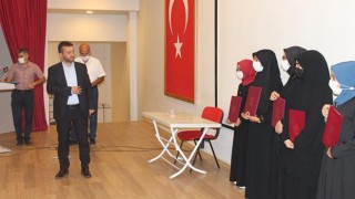 Eğitimi tamamlayan Hafızlar belgelerini aldı