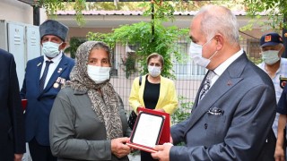 Kahraman Gazilere Başkan Kadir Kara’dan Plaket