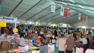 Osmaniye Kitap Fuarına İlk Üç Günde 25 Bin Ziyaretçi