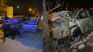 İki Otomobil Kafa Kafaya Çarpıştı, Sürücüler Ağır Yaralandı