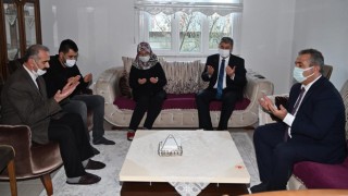 Vali Erdinç Yılmaz Şehit Ailelerini ziyaret etti