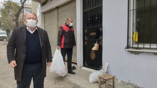 Başkan Tarhan, ücretsiz ekmek dağıttı
