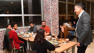 OKÜ Rektörü iftar yemeğinde öğrencilerle buluştu