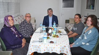 Vali Yılmaz şehit ailesiyle iftar yemeği yedi