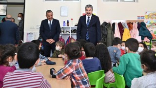 Vali Yılmaz, Türkmenbeyi Okulunu ziyaret etti