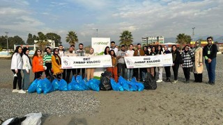 OKÜ Öğrencileri deniz sahilinde temizlik yaptı