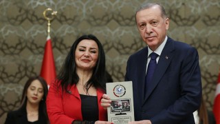 Osmaniye’nin Radyosu’na ödülü Erdoğan takdim etti