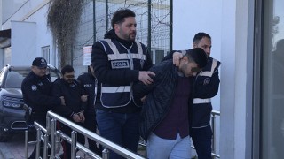 Adana’da iki evde ruhsatsız 6 silah ele geçirildi