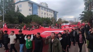 Adana’da şehitler için ”Bayrak Yürüyüşü” düzenlendi