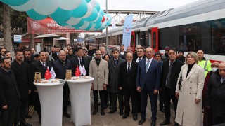 Burdur’da 15 yıllık aranın ardından tren seferleri ”Güller Ekpresi”yle başladı