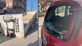 Burdur’da seyir halindeki tırın dorsesi ayrılıp otomobile çarptı