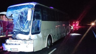 Burdur’da tırla otobüsün çarpıştığı kazada 2 kişi yaralandı