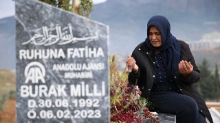 Depremde hayatını kaybeden AA muhabiri Burak Milli, mezarı başında anıldı
