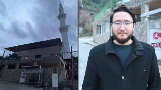 Hatay’da depremde hasar alan camiye çelik konstrüksiyonlu minare yapıldı