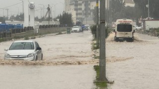 Hatay’da sağanak hayatı olumsuz etkiledi