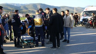 Hatay’da servis midibüsü ile tırın çarpıştığı kazada 12 kişi yaralandı