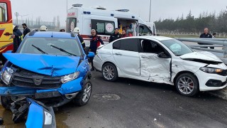 Isparta’da 2 otomobil çarpıştı, 4 kişi yaralandı