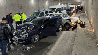 Kahramanmaraş’ta 13 aracın karıştığı zincirleme trafik kazasında 1 kişi yaralandı