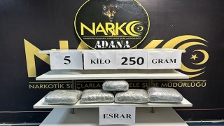 Adana’da arabasında esrar ele geçirilen sürücü tutuklandı