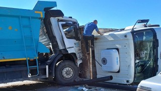 Alanya’da iki kamyonun çarpıştığı kazada 2 kişi yaralandı