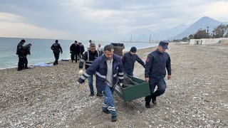 Antalya’da sahilde erkek cesedi bulundu