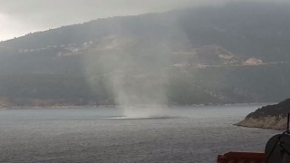 Antalya’nın Kaş ilçesinde denizde hortum oluştu