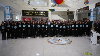 Hatay Valisi Masatlı, öğrencilerin kurduğu ”Yeniden Doğuş Korosu” ile buluştu