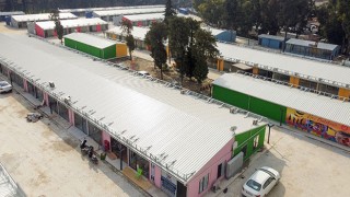 Hatay’da prefabrik çarşıya taşınan depremzede esnaf geleceğe umutla bakıyor