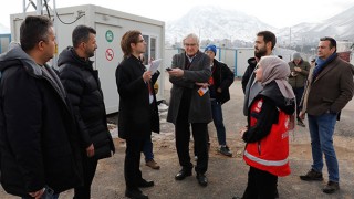 Medya mensupları Kahramanmaraş’ta tamamlanan TOKİ konutları ile geçici konteyner kenti gezdi