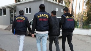 Mersin’de dolandırıcılık iddiasıyla yakalanan 2 zanlıdan biri tutuklandı