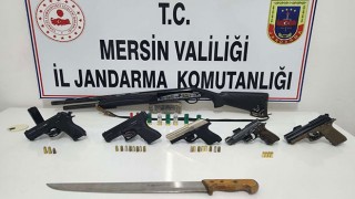 Mersin’de silah ticareti yaptıkları iddiasıyla 2 zanlı yakalandı