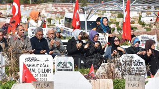 Osmaniye’de depremlerde hayatını kaybedenler mezarları başında anıldı