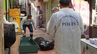 Antalya’da bir kişi iş hanının önünde ölü bulundu