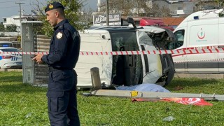 Antalya’da devrilen kamyonetteki infaz koruma memuru hayatını kaybetti