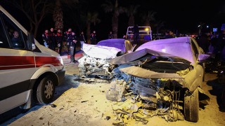 Antalya’da iki otomobilin çarpışması sonucu 4 kişi yaralandı