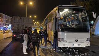 Antalya’da yolcu otobüsü ile hafriyat kamyonunun çarpıştığı kazada 4 kişi yaralandı