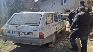 Burdur’da yokuş aşağı hareket eden otomobilin altında kalan sürücü öldü