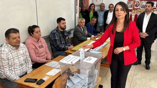 DEM Parti Eş Genel Başkanı Oruç oyunu Adana’da kullandı