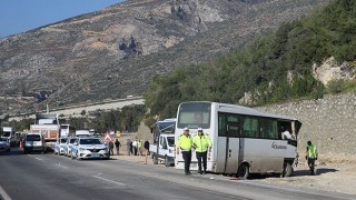 Hatay’da 3 aracın karıştığı kazada 4 kişi yaralandı