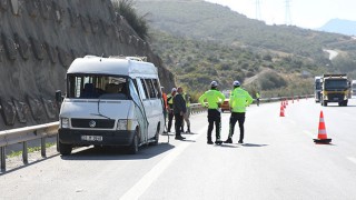 Hatay’da lastiği patlayan minibüsün devrilmesi sonucu 12 kişi yaralandı
